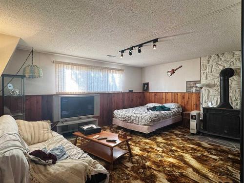 18 Sheridan Place West, Lethbridge, AB - Indoor Photo Showing Bedroom