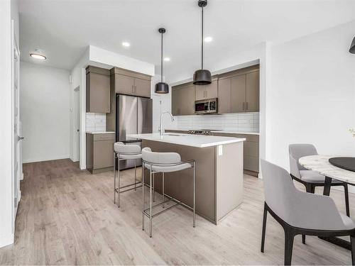 714 Violet Place West, Lethbridge, AB - Indoor Photo Showing Kitchen With Upgraded Kitchen