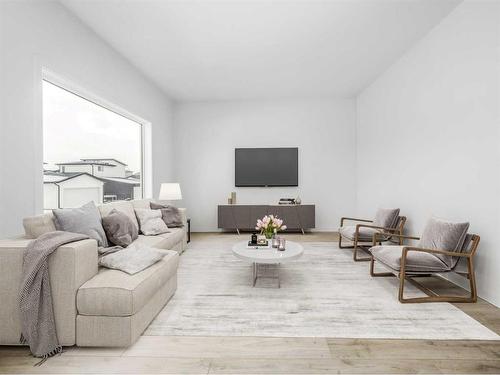 714 Violet Place West, Lethbridge, AB - Indoor Photo Showing Living Room