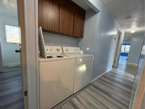 310 11 St, Fort Macleod, AB - Indoor Photo Showing Laundry Room