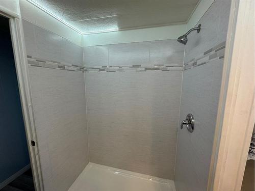 310 11 St, Fort Macleod, AB - Indoor Photo Showing Bathroom