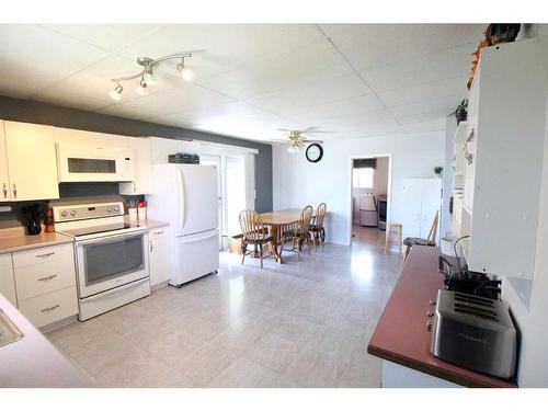 An034 Hays Road 10N, Rural Taber, M.D. Of, AB - Indoor Photo Showing Kitchen