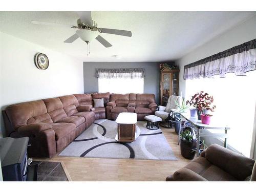 An034 Hays Road 10N, Rural Taber, M.D. Of, AB - Indoor Photo Showing Living Room