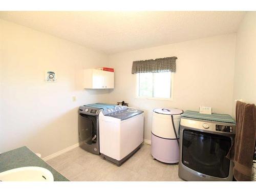 An034 Hays Road 10N, Rural Taber, M.D. Of, AB - Indoor Photo Showing Laundry Room