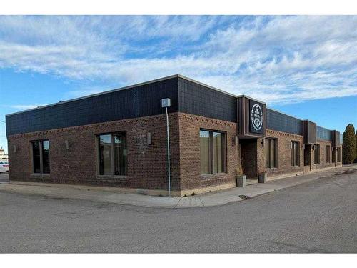 2008 21 Street, Coaldale, AB 