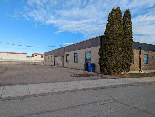 2008 21 Street, Coaldale, AB 