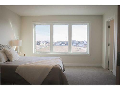 2710 43Rd Street West, Lethbridge, AB - Indoor Photo Showing Bedroom