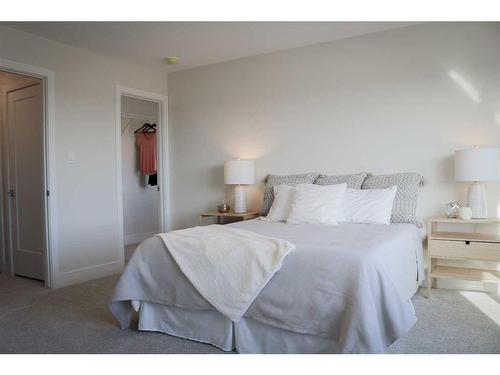 2710 43Rd Street West, Lethbridge, AB - Indoor Photo Showing Bedroom