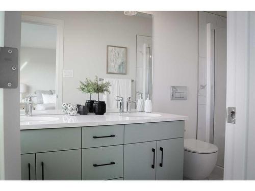 2710 43Rd Street West, Lethbridge, AB - Indoor Photo Showing Bathroom