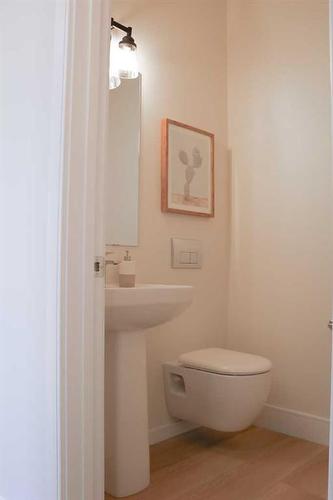 2710 43Rd Street West, Lethbridge, AB - Indoor Photo Showing Bathroom