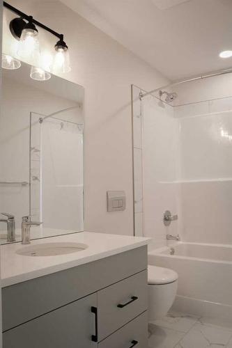 2710 43Rd Street West, Lethbridge, AB - Indoor Photo Showing Bathroom