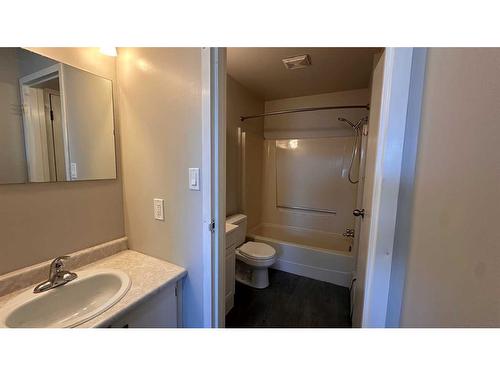 308-3910 23 Avenue South, Lethbridge, AB - Indoor Photo Showing Bathroom