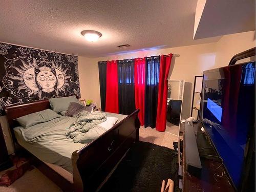 649 10 Street South, Lethbridge, AB - Indoor Photo Showing Bedroom