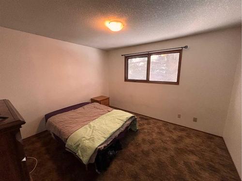 649 10 Street South, Lethbridge, AB - Indoor Photo Showing Bedroom