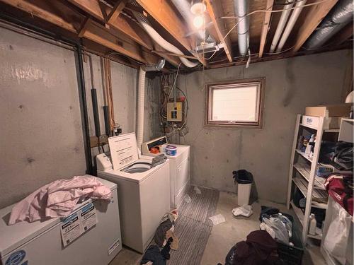 649 10 Street South, Lethbridge, AB - Indoor Photo Showing Laundry Room