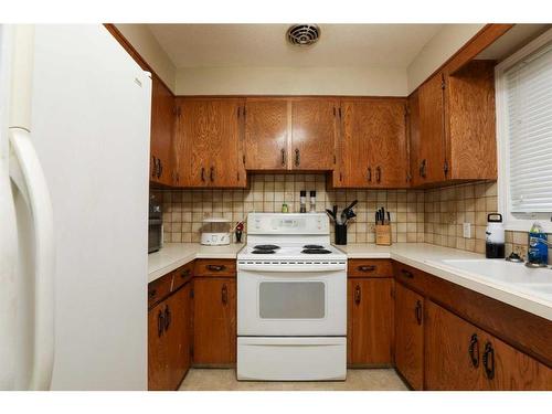 1918 9 Avenue North, Lethbridge, AB - Indoor Photo Showing Kitchen