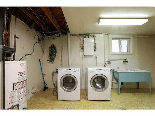 1918 9 Avenue North, Lethbridge, AB - Indoor Photo Showing Laundry Room