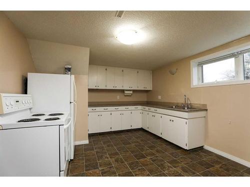 1918 9 Avenue North, Lethbridge, AB - Indoor Photo Showing Kitchen With Double Sink