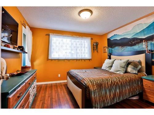 2107 11 Street, Coaldale, AB - Indoor Photo Showing Bedroom