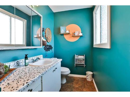 2107 11 Street, Coaldale, AB - Indoor Photo Showing Bathroom