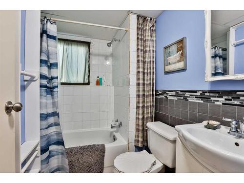 2107 11 Street, Coaldale, AB - Indoor Photo Showing Bathroom