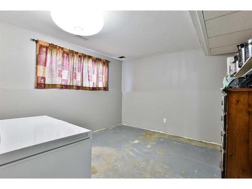 2107 11 Street, Coaldale, AB - Indoor Photo Showing Other Room