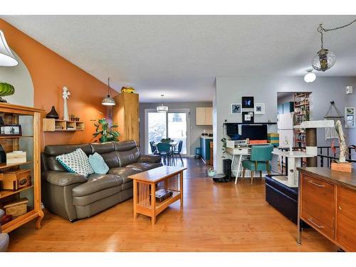 2107 11 Street, Coaldale, AB - Indoor Photo Showing Living Room