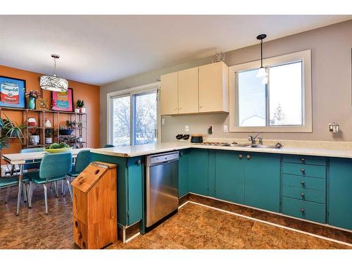 2107 11 Street, Coaldale, AB - Indoor Photo Showing Kitchen With Double Sink