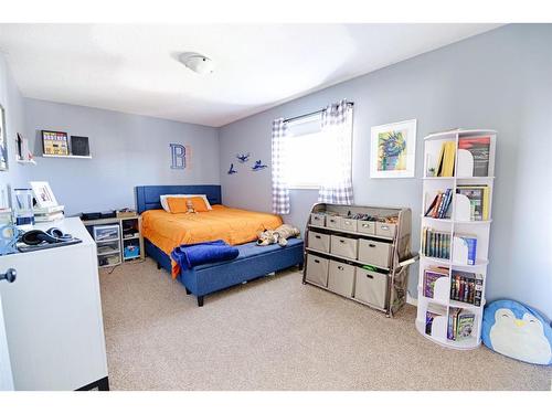 415 Haru Moriyama Place North, Lethbridge, AB - Indoor Photo Showing Bedroom