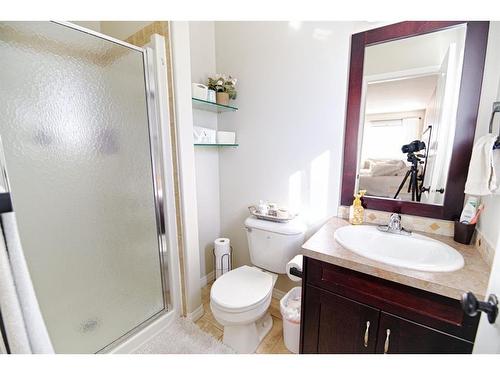 415 Haru Moriyama Place North, Lethbridge, AB - Indoor Photo Showing Bathroom