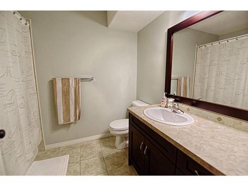 415 Haru Moriyama Place North, Lethbridge, AB - Indoor Photo Showing Bathroom