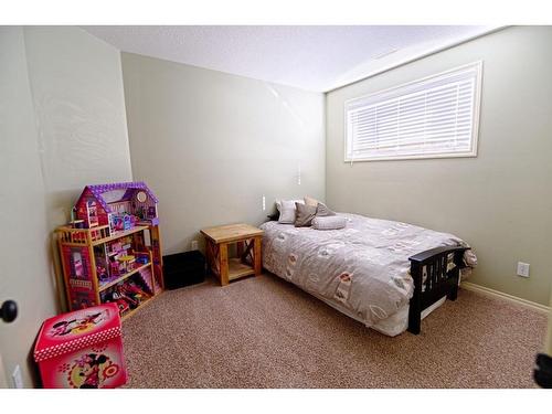 415 Haru Moriyama Place North, Lethbridge, AB - Indoor Photo Showing Bedroom