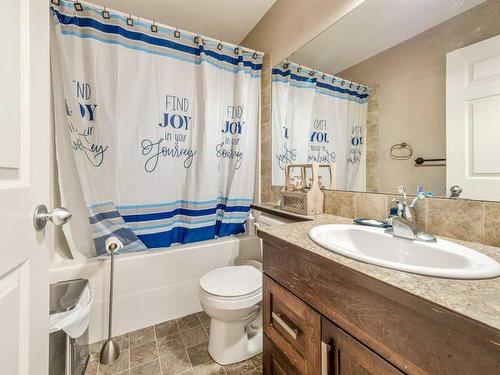 15 Jessie Ursenbach Way North, Lethbridge, AB - Indoor Photo Showing Bathroom