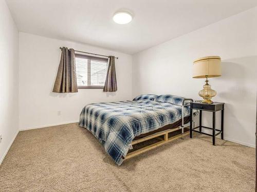 15 Jessie Ursenbach Way North, Lethbridge, AB - Indoor Photo Showing Bedroom