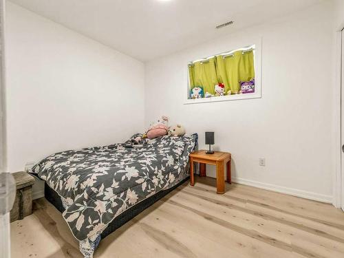 15 Jessie Ursenbach Way North, Lethbridge, AB - Indoor Photo Showing Bedroom