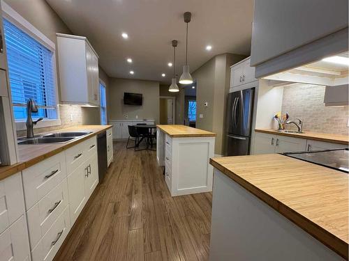 1213 5 Avenue South, Lethbridge, AB - Indoor Photo Showing Kitchen With Double Sink With Upgraded Kitchen