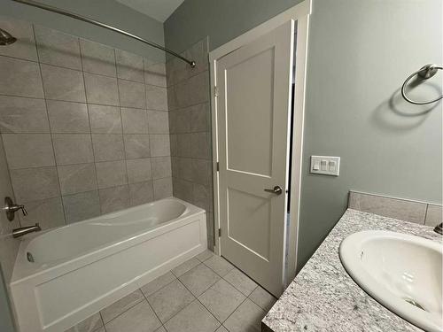 1213 5 Avenue South, Lethbridge, AB - Indoor Photo Showing Bathroom