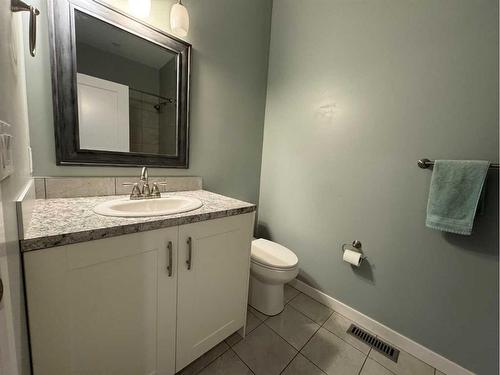 1213 5 Avenue South, Lethbridge, AB - Indoor Photo Showing Bathroom