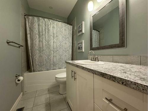 1213 5 Avenue South, Lethbridge, AB - Indoor Photo Showing Bathroom