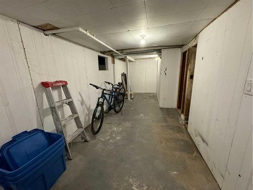 1213 5 Avenue South, Lethbridge, AB - Indoor Photo Showing Garage