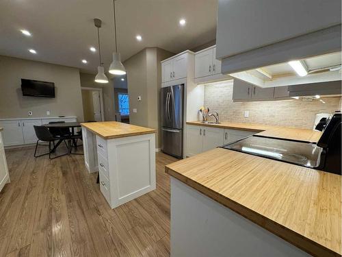 1213 5 Avenue South, Lethbridge, AB - Indoor Photo Showing Kitchen With Upgraded Kitchen