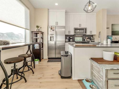 249 Grassland Boulevard West, Lethbridge, AB - Indoor Photo Showing Kitchen