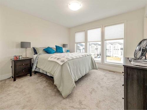 249 Grassland Boulevard West, Lethbridge, AB - Indoor Photo Showing Bedroom