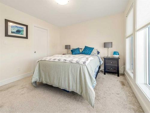 249 Grassland Boulevard West, Lethbridge, AB - Indoor Photo Showing Bedroom