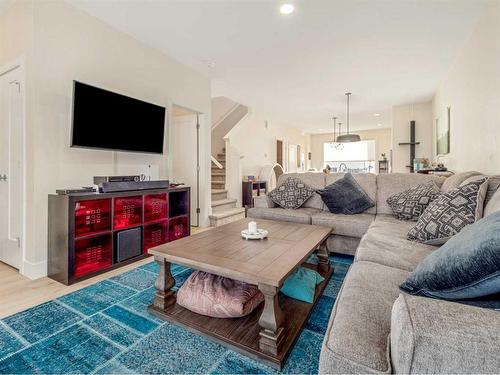 249 Grassland Boulevard West, Lethbridge, AB - Indoor Photo Showing Living Room