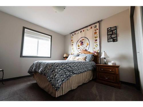 52 Alma Isobell Hodder Crescent Crescent, Lethbridge, AB - Indoor Photo Showing Bedroom