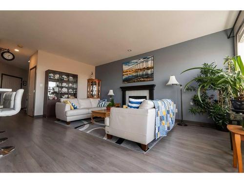 52 Alma Isobell Hodder Crescent Crescent, Lethbridge, AB - Indoor Photo Showing Living Room