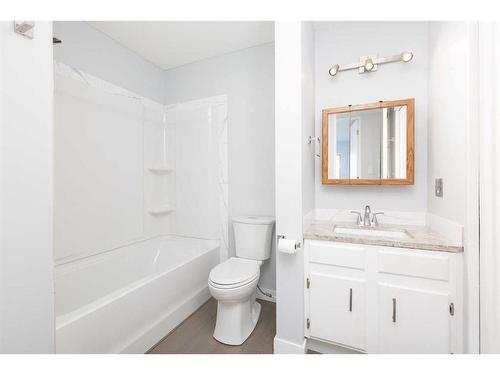 2018 23 Street North, Lethbridge, AB - Indoor Photo Showing Bathroom