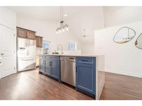 559 Canyon Cove West, Lethbridge, AB - Indoor Photo Showing Kitchen