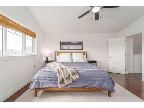 559 Canyon Cove West, Lethbridge, AB - Indoor Photo Showing Bedroom